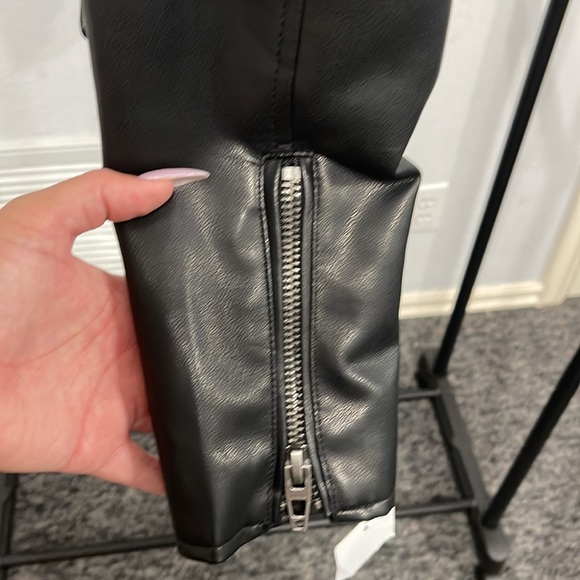 NWT Blank NYC Black Faux Leather Moto Jacket Size M 🖤 - Picture 4 of 7